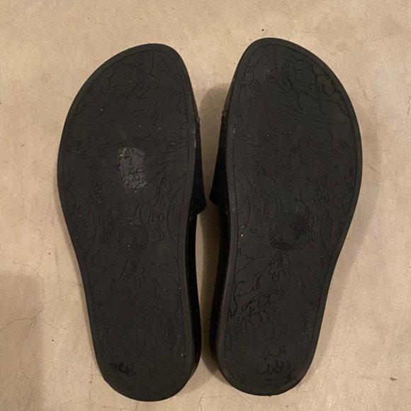 Authentic Versace Pool Slides - Picture 7 of 7